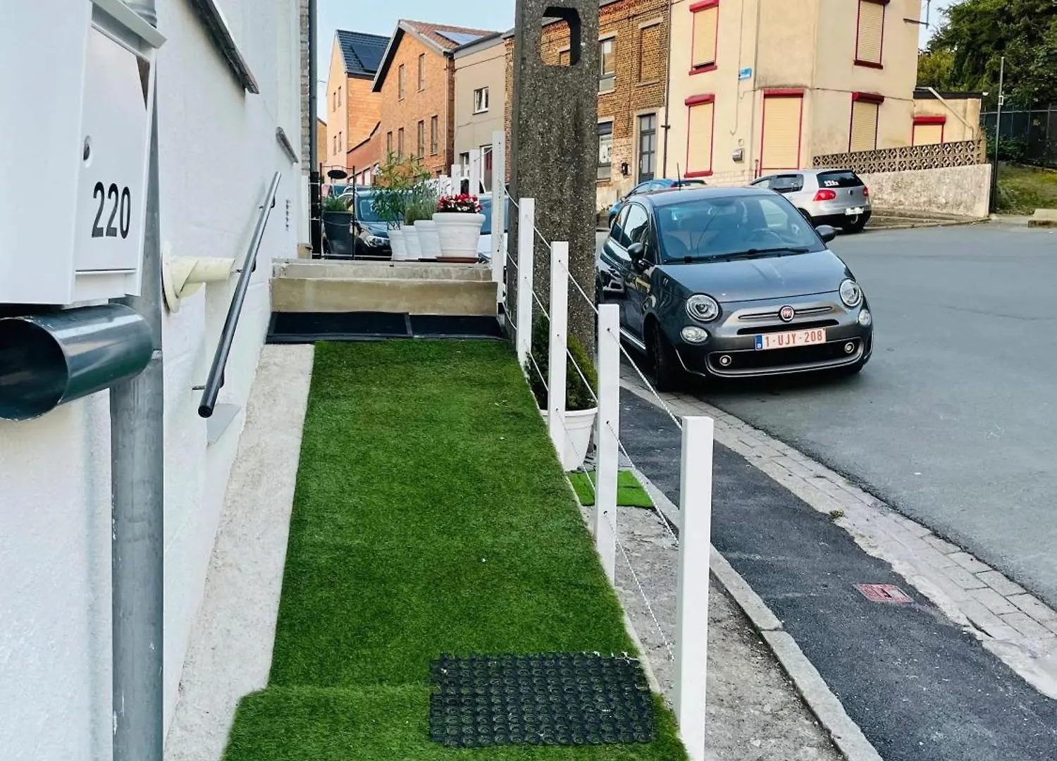 Apartmán Charming Flat In Charleroi 100 Sqm Private Parking 0*,