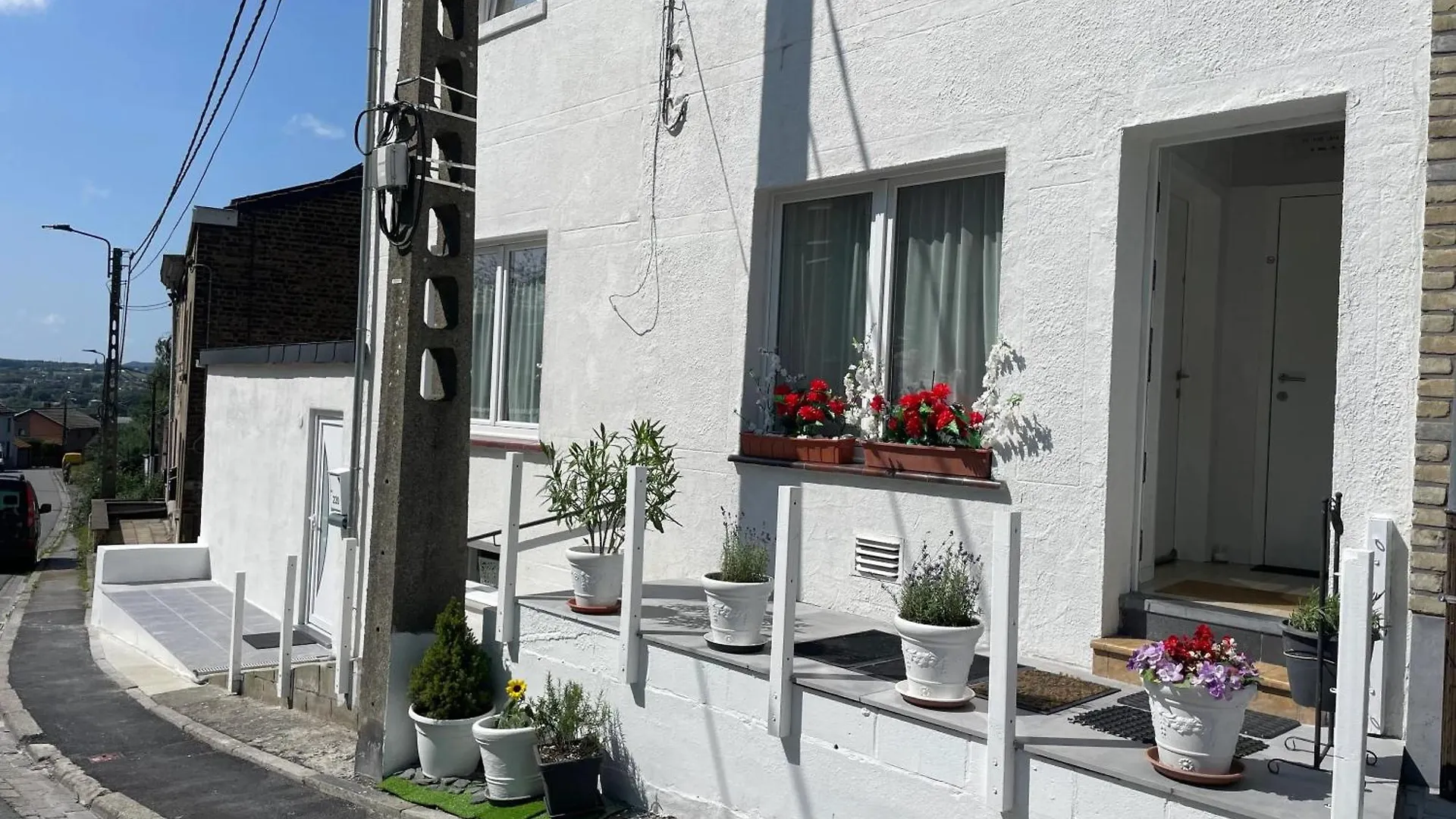 Apartmán Charming Flat In Charleroi 100 Sqm Private Parking